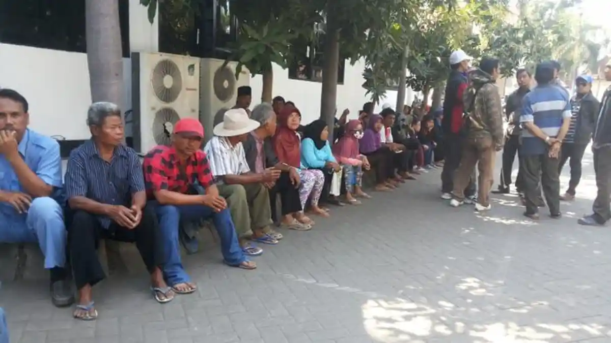 Ketua RW Ditahan, Ratusan Warga Menginap di Mapolrestabes