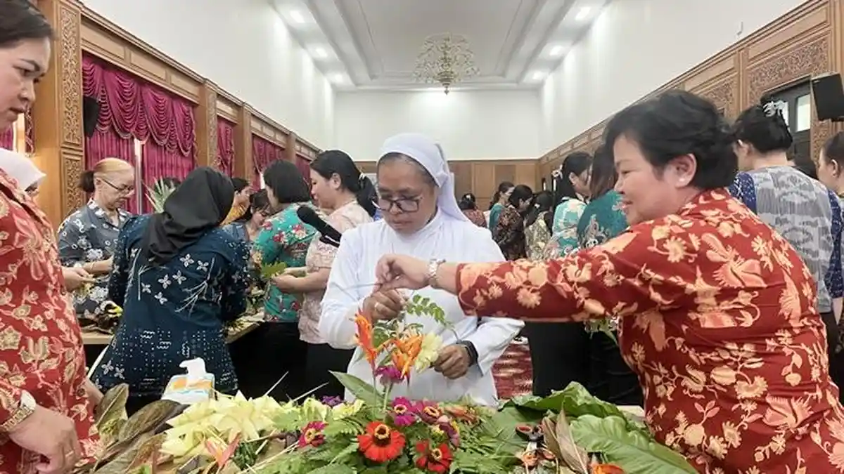 Pelatihan Rangkai Bunga Warnai Hari Kartini di Mahulu, Peserta Diajak ...