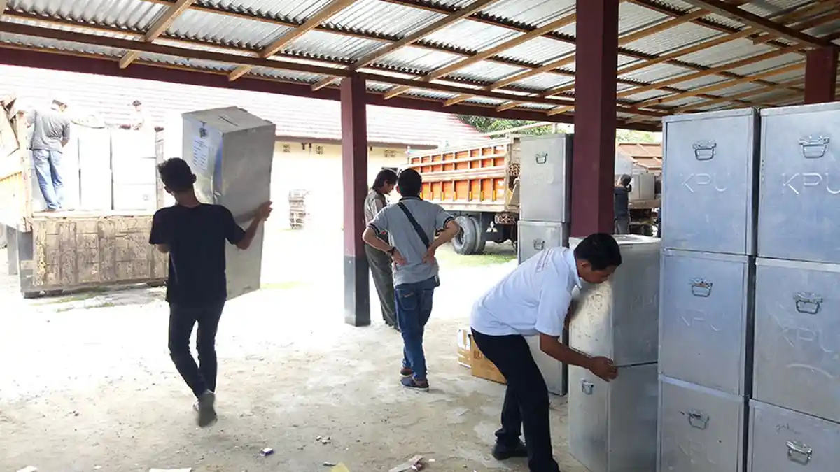 KPU Landak Mulai Distribusikan Logistik Pilkada Tahap Pertama