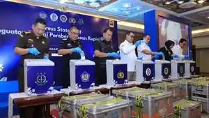 Polri-BI-Musnahkan-Uang-Palsu_3.jpg