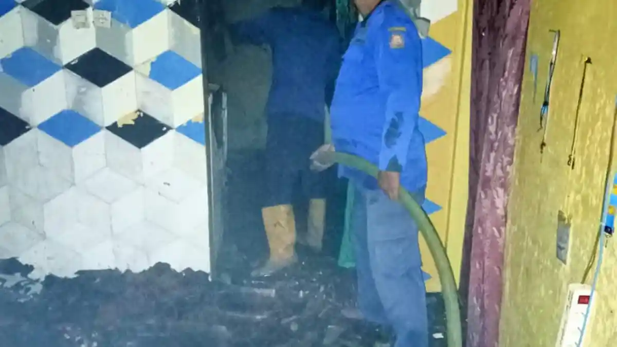 Diduga Korsleting Listrik, Sebuah Rumah Terbakar