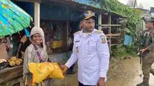 bupati-paniai-yampit.jpg