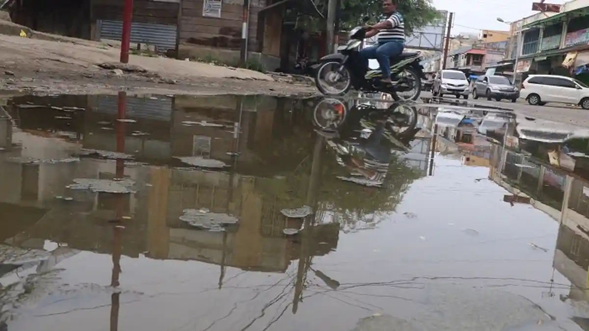 Jalan Tergenang Dipusat Kota Lhokseumawe, Ini Harapan Para Pedagang