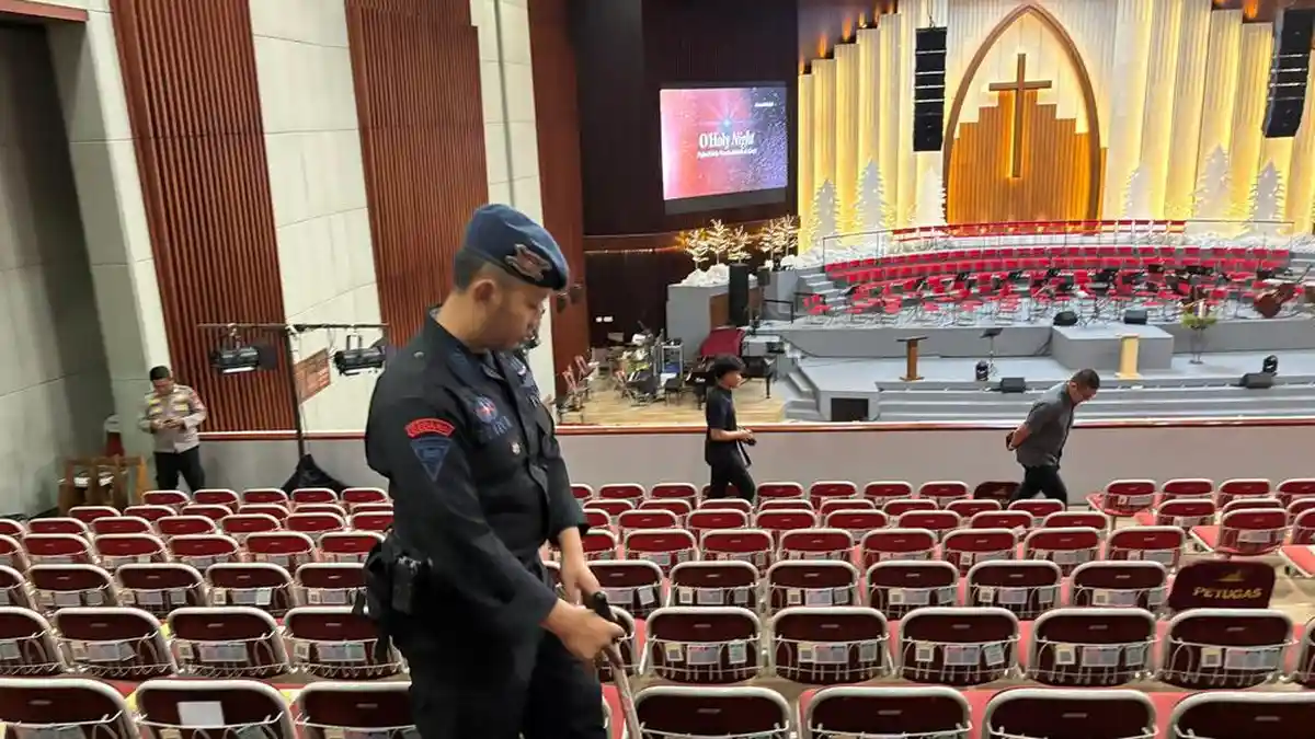 Polda Jabar Periksa Stasiun dan Gereja Jelang Natal dan Tahun Baru 2025