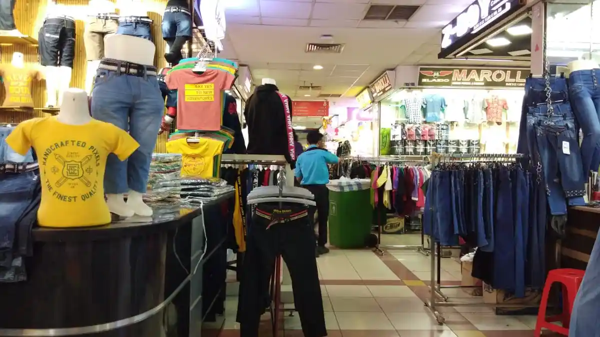 8 Hari Puasa, Amaliyah Sudah Berburu Baju Lebaran di Pasar Tanah Abang