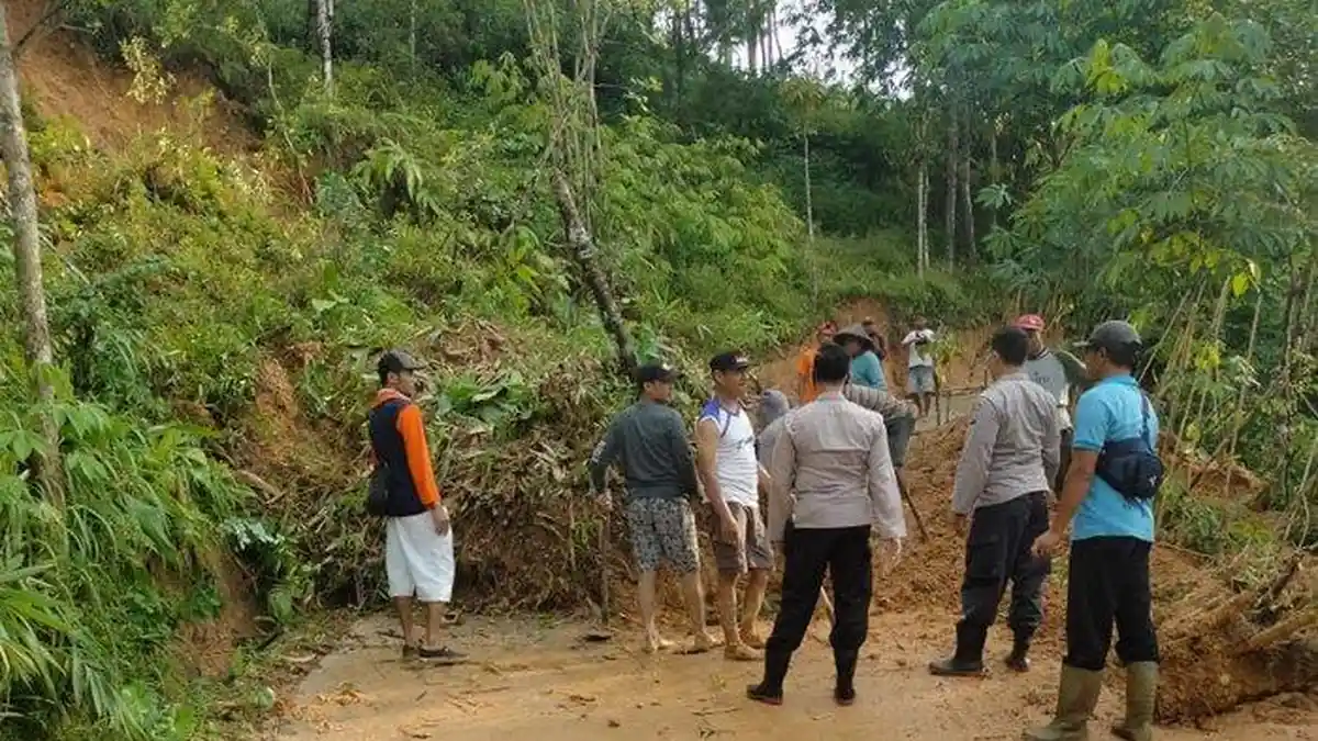 Tanah Longsor Landa Kecamatan Ngrayun Ponorogo, Tembok Rumah Warga Sampai Jebol