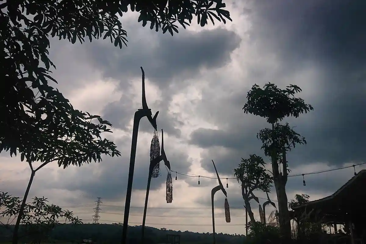 BMKG Peringatkan Potensi Hujan Lebat Disertai Petir dan Angin Kencang di Jateng Hingga Sore Hari