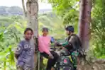 Satgas Yonif Raider 142/KJ Berikan Layanan Kesehatan Keliling