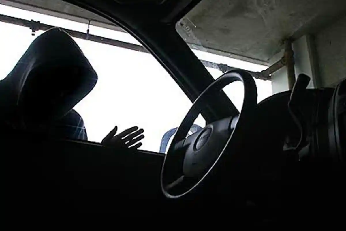 8 Hal yang Bisa Dilakukan untuk Mencegah Pencurian Barang di Dalam Mobil