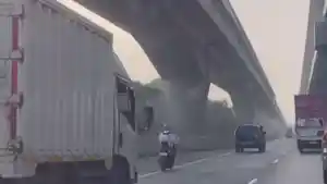 PEMOTOR-MASUK-TOL-JAKARTA-CIKAMPEK.jpg