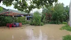 Kondisi-TPS-di-Medan-terendam-banjir-saat-pelaksanaan-pemungutan-suara-HO.jpg