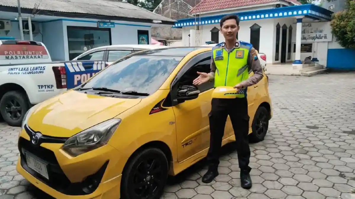 Polisi Temukan Mobil Agya Kuning Terlibat Tabrak Lari di Rejotangan Tulungagung