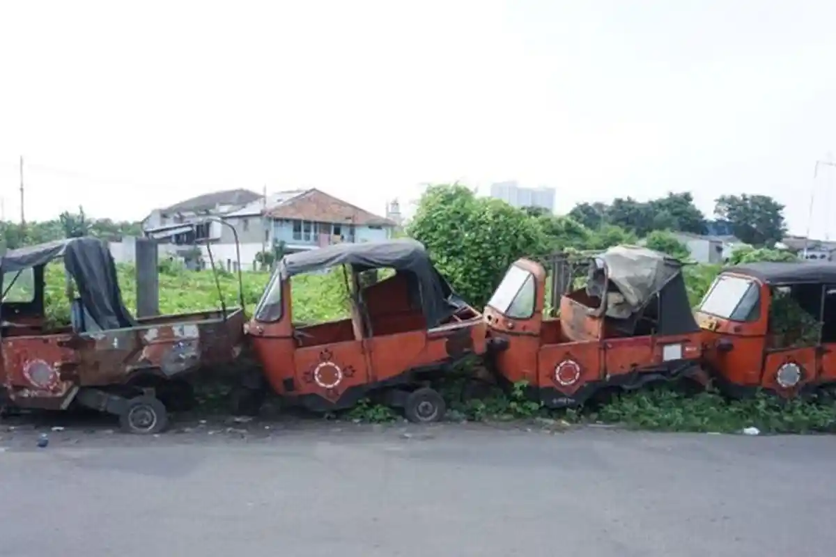 Begini 'Makam' Bajaj Setelah Tidak Diperbolehkan Beroperasi, Layaknya Kuburan Sebenarnya