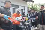 Reka Ulang Kasus Pembunuhan Pasutri di Bener Meriah, Tersangka Peragakan Adegan di Lokasi Kejadian