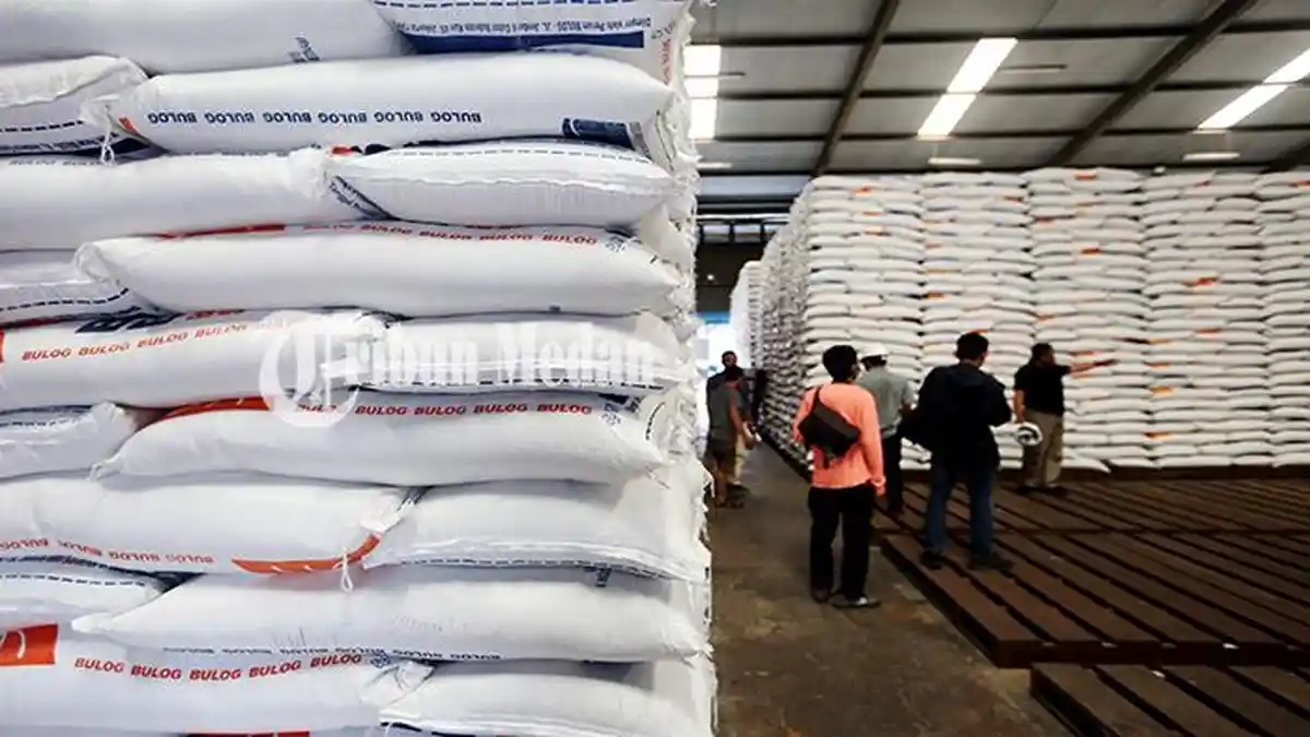 Berita Foto: Bobby Nasution: Kami Gencarkan Pasar Murah, Harga Beras Melonjak Drastis di Medan - 06092023_STOK-BERAS_ABDAN-SYAKURO-4.jpg