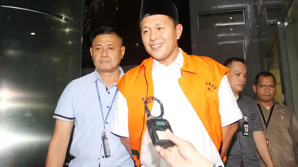 KPK Perpanjang Masa Penahanan Bupati Lampung Tengah Mustafa