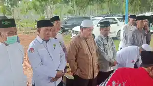 pelayat-di-kebun-bunga-345.jpg