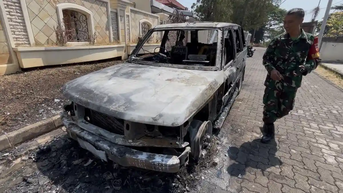 Penyebab Mobil Range Rover Terbakar di Semarang, Diduga Dipicu Korsleting Listrik - Tribunjateng.com