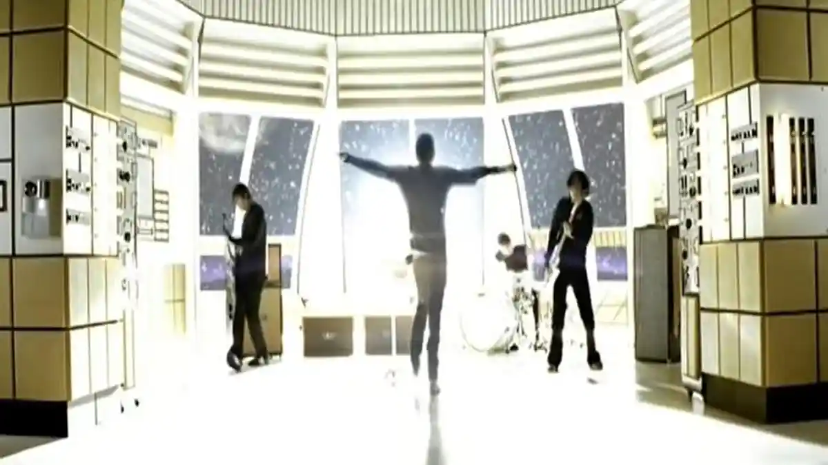 Chord Gitar Lagu The Adventure - Angel and Airwaves, Lirik: Hey yo Here I am
