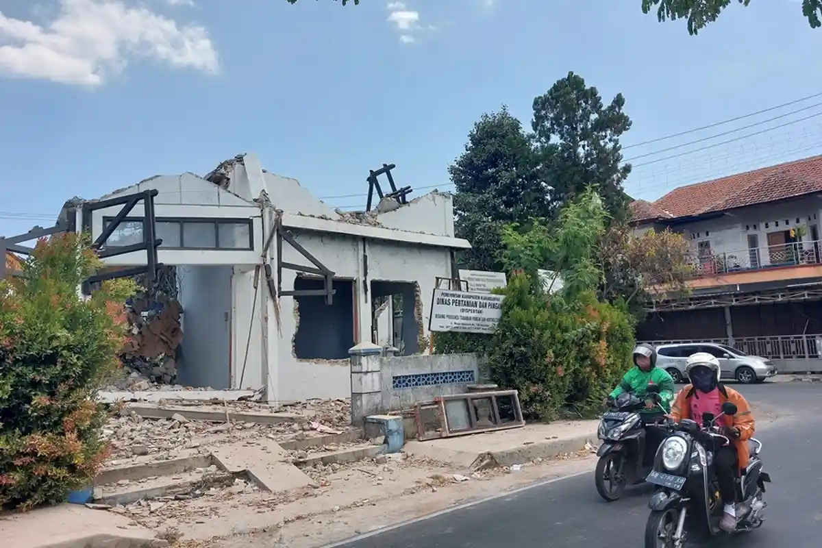 Gedung Bekas Kantor Dispertan PP Karanganyar Diratakan, Disulap Jadi Ruang Terbuka Hijau