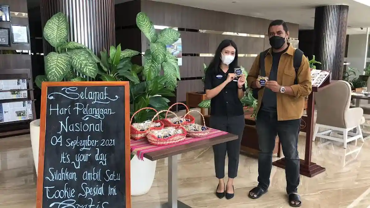 Cookies Cantik Hotel Aston Kupang di Peringatan Hari Pelanggan Nasional