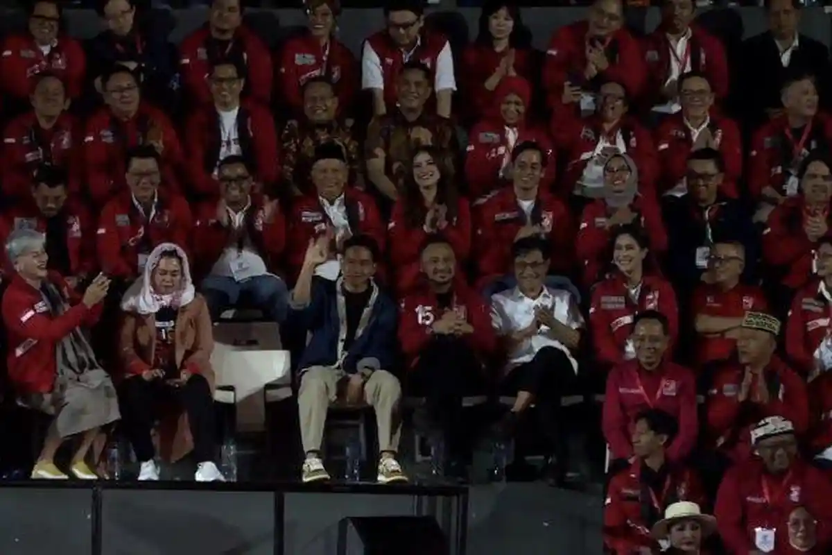 Disebut Sangat PSI, Gibran Rakabuming Panik, Langsung Nolak dan Tunjukkan Gesture Banteng