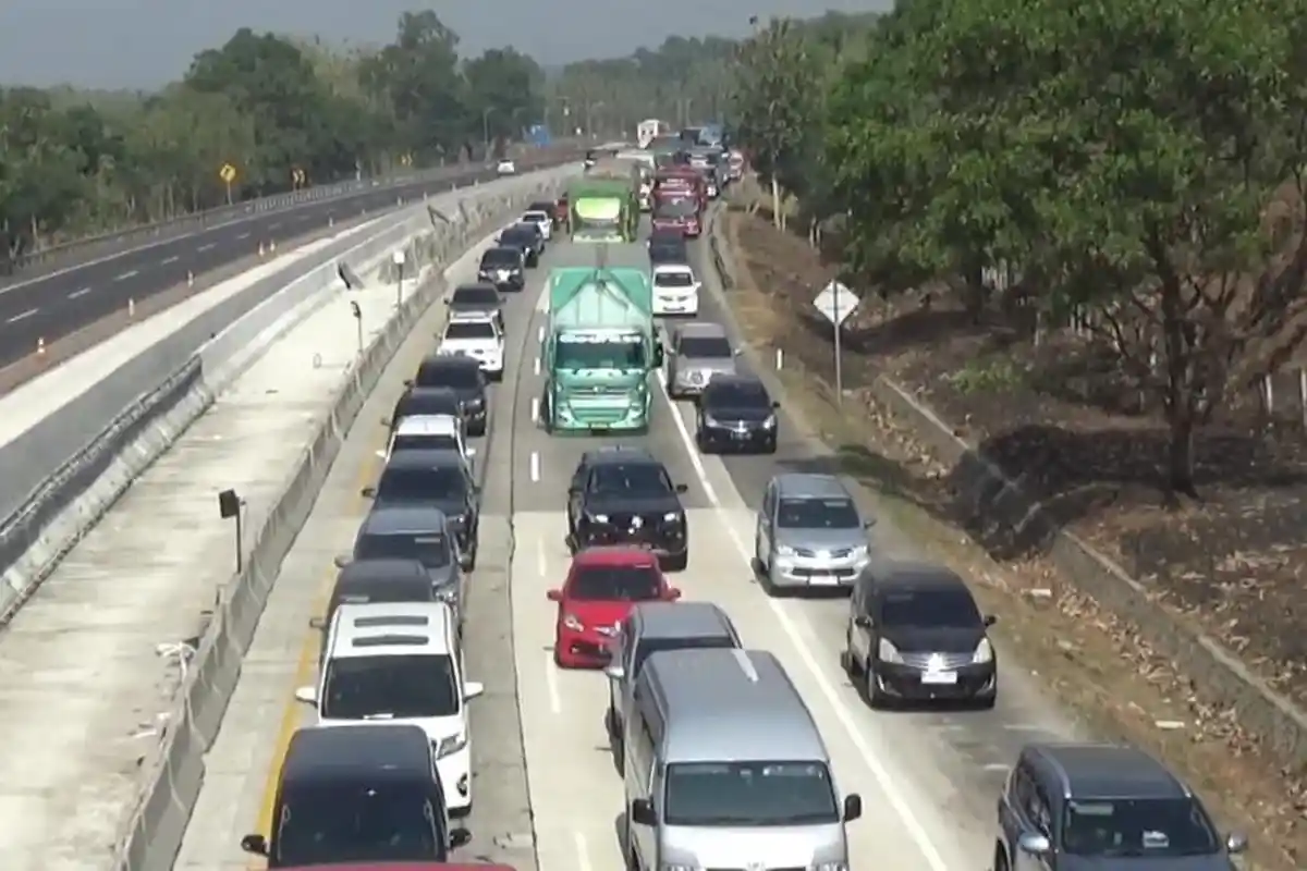 DAFTAR LENGKAP Tarif Jalan Tol Cisumdawu Terbaru Jelang Natal 2023 dan Tahun Baru 2024