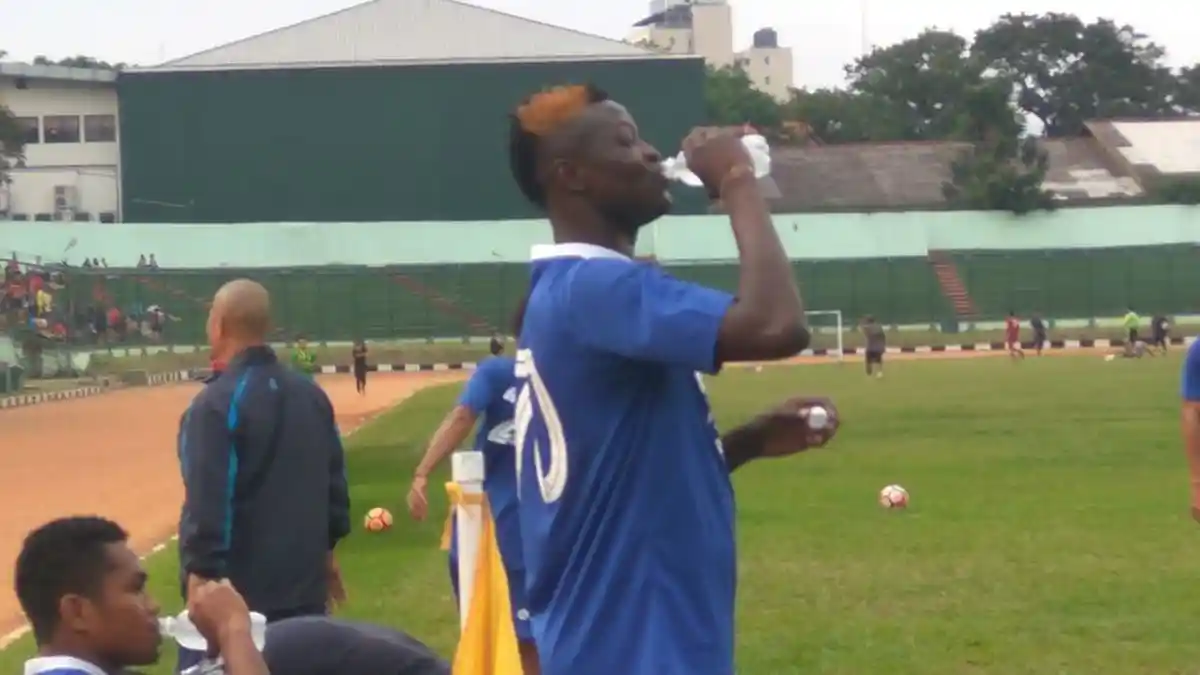 Ternyata Ezechiel N Douassel Absen Latihan dengan Persib Bandung Karena Alasan Ini