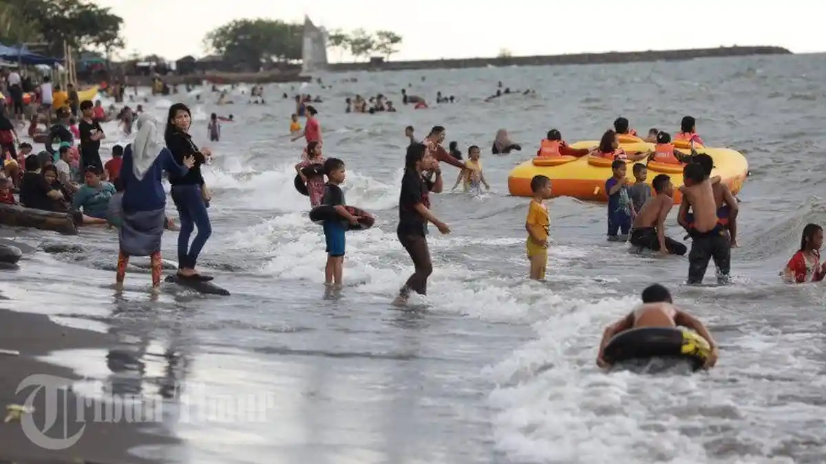FOTO-FOTO: Libur Natal di Pantai Tanjung Bunga - tanjung-bunga-22.jpg