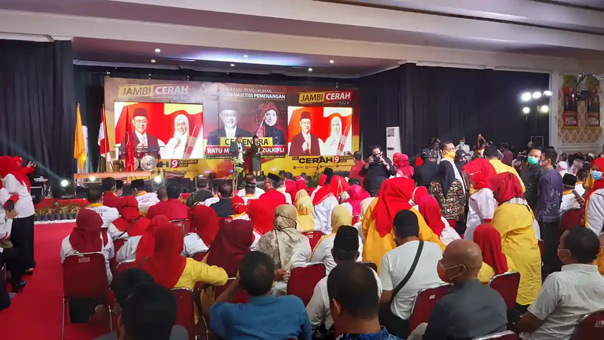 Seribuan Orang Hadiri Deklarasi dan Pengukuhan Tim Koalisi dan Tim Pemenangan CE-Ratu Munawaroh