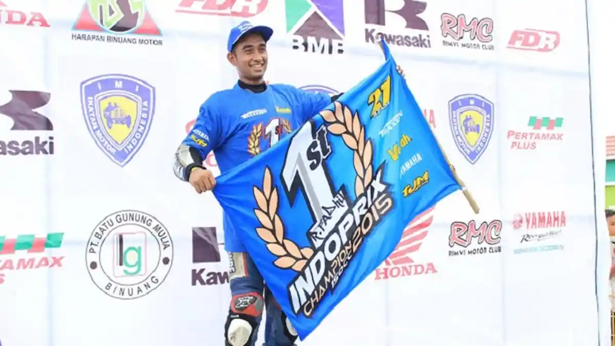 Yamaha Juara Umum IIRC Seri VI di Sirkuit Balipat - rusman-fadhil-juara-nasional-kelas-150cc_20151123_155747.jpg