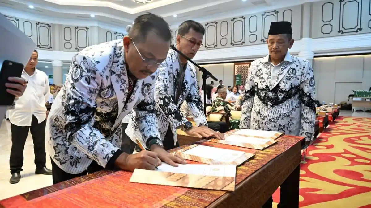 Ilyas Sitorus Lantik Perangkat Kelengkapan Organisasi PGRI Sumut: Luncurkan Program Inovatif