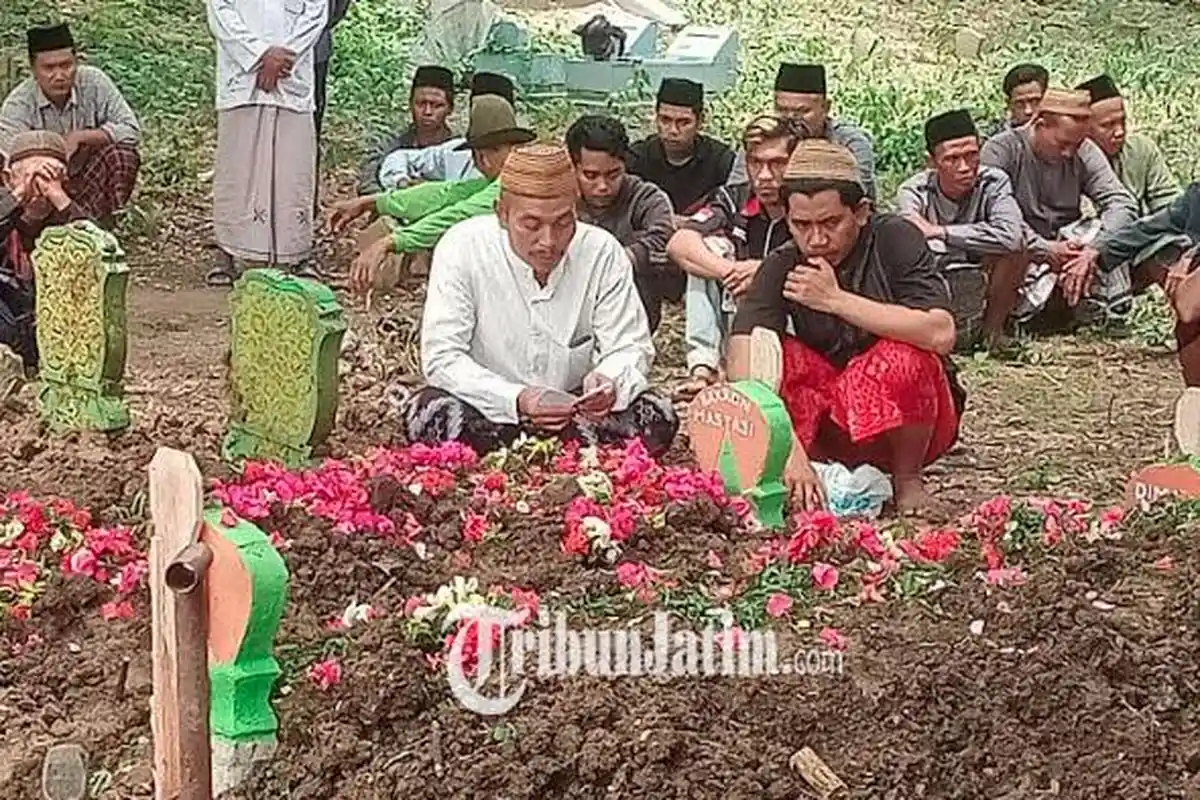 Korban Kecelakaan KA Gaya Baru Malam di Klaten Disemayamkan Berdampingan di Lamongan