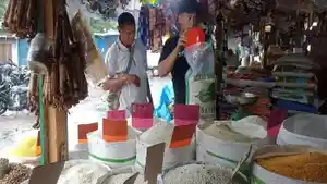 Suasana-penjual-beras-di-Pasar-Alok-Kota-Maumere-Kabupaten-Sikka.jpg