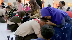 sungkem-ortu-peserta-didik-baru-sman-2-semarang_20190712_123350.jpg