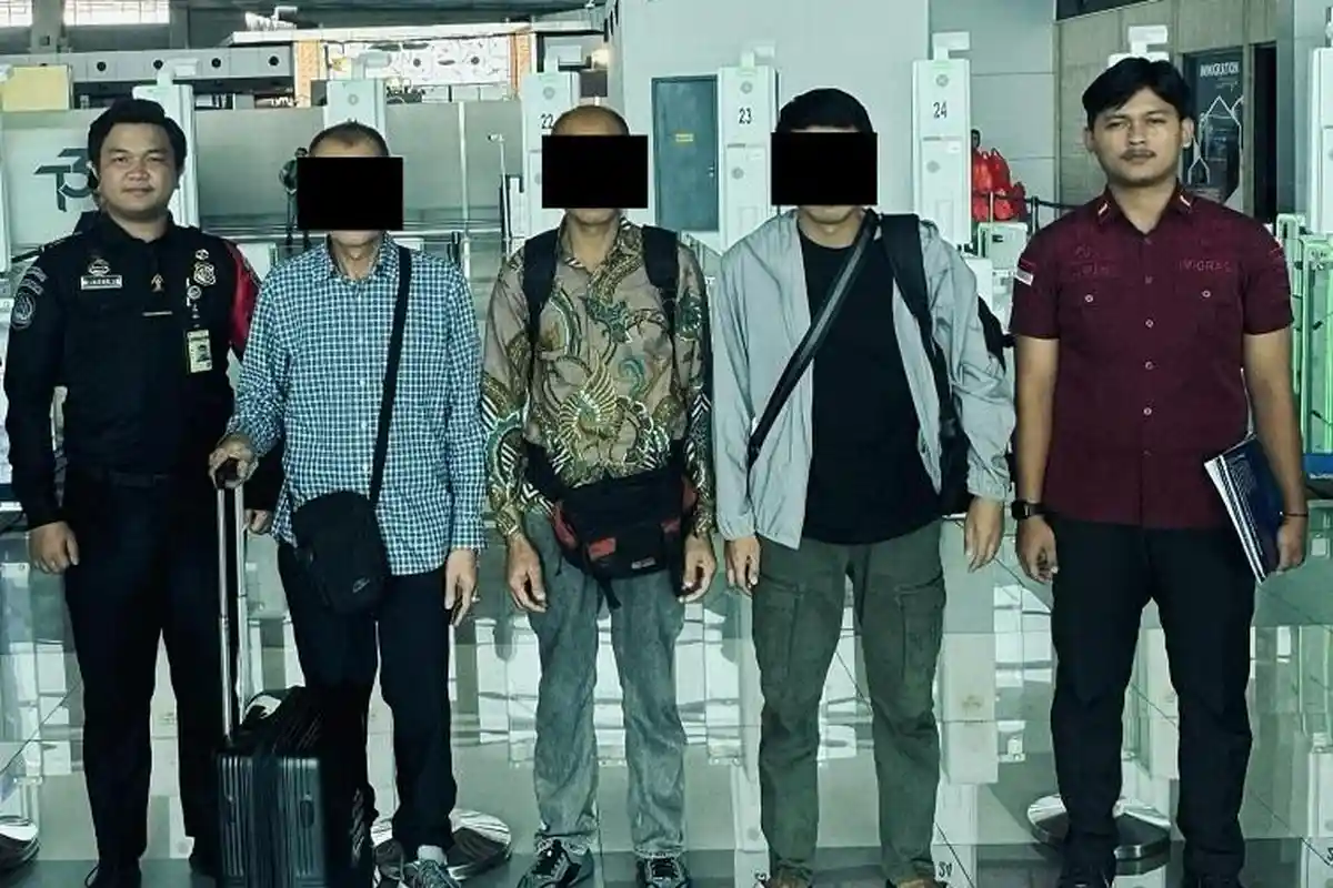 Terbukti Langgar UU Keimigrasian, 3 WNA China Dipulangkan dari Sulbar