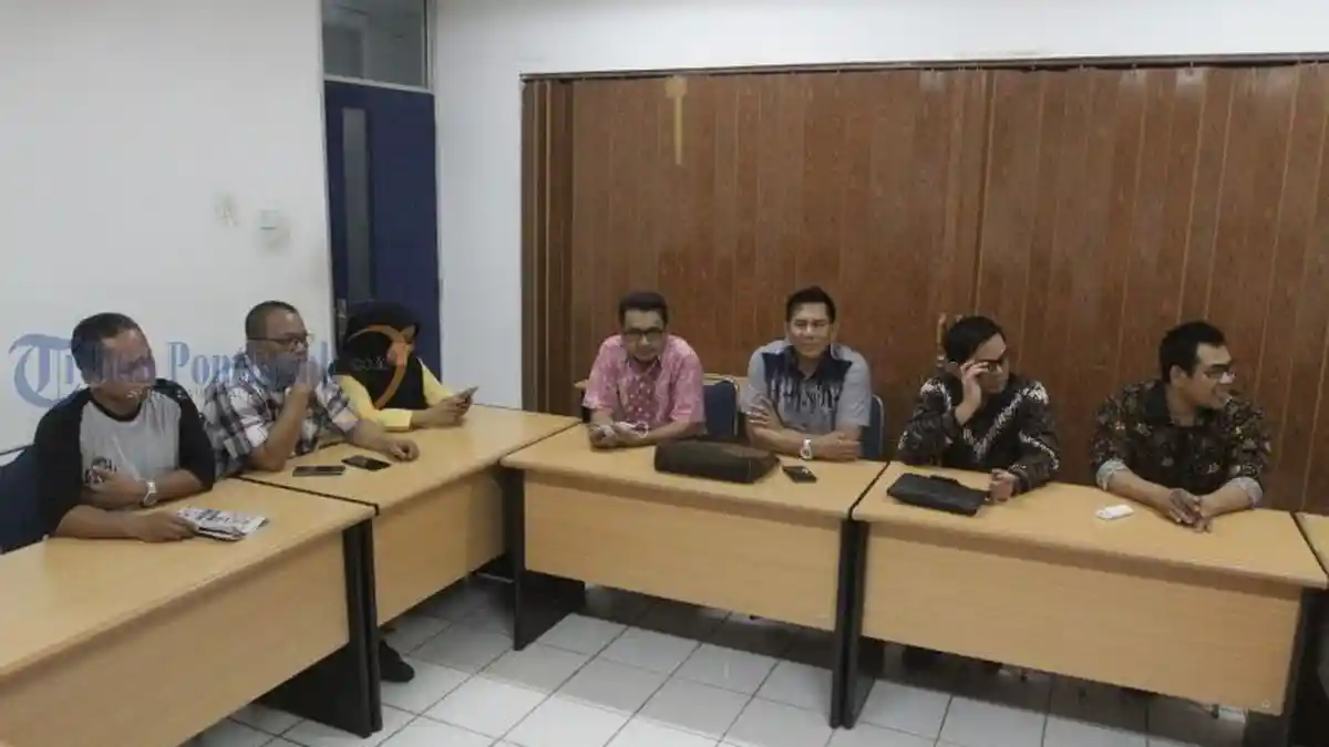 Komisioner KPU RI dan Bawaslu Saat Kunjungan Tribun Pontianak - kunjungan_20180627_090222.jpg