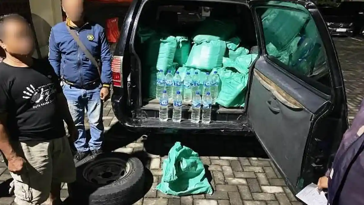 Pengiriman Arak Bahan Baku Es Moni dari Grobogan ke Demak Digagalkan