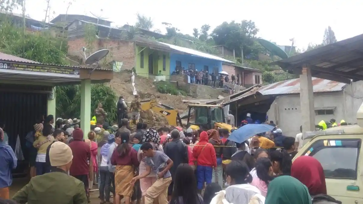Kabanjahe Dilanda Bencana, Lima Orang Tertimbun Longsor, Tiga Telah Dievakuasi
