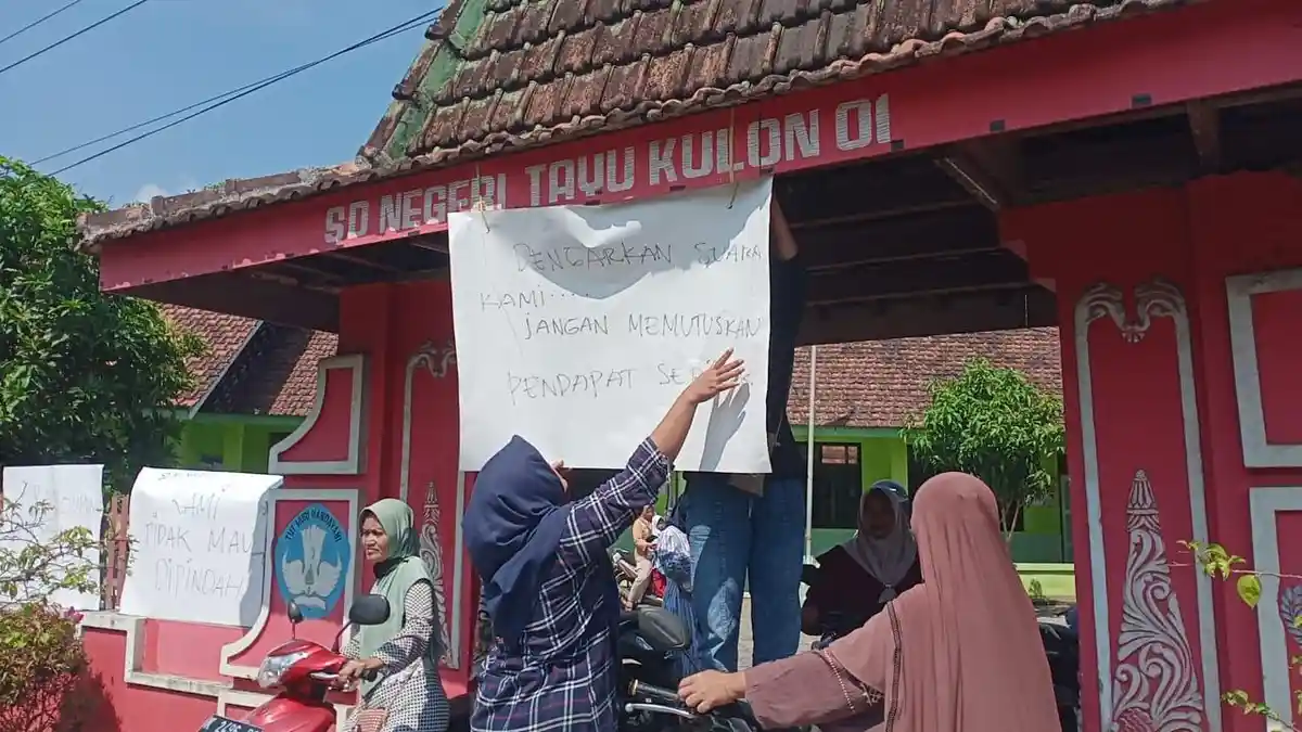 Pemkab Pati Regrouping 137 SD Negeri, Wali Murid di Tayu Gelar Aksi Protes