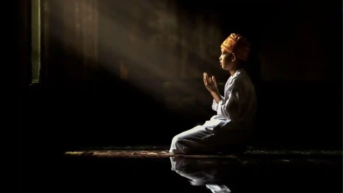 Shalat Hajat Dilakukan Kapan? Lengkap Niat, Tata Cara, dan Doanya