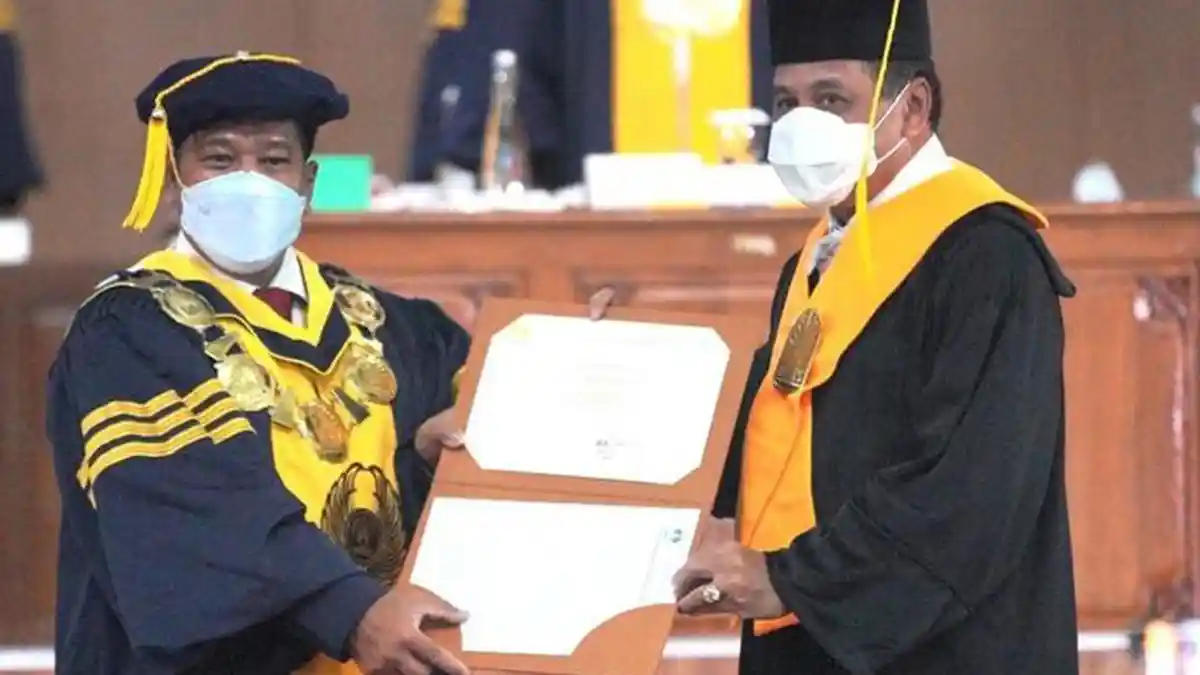 Diduga Kritik Gelar Doktor Honoris Causa Nurdin Halid, Profesor BR Dikeluarkan Dari Grup Profesor