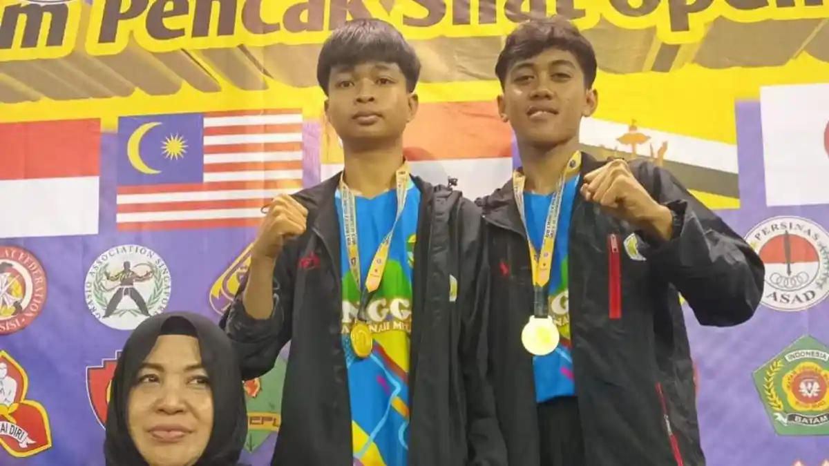 Bangganya Kepsek, 2 Pelajar SMAN1 Singkep Raih Emas di 2ND Batam Pencak Silat Open Championship 2024 - Cavin-dan-Tian-atlet-silat-Lingga-Kepri.jpg
