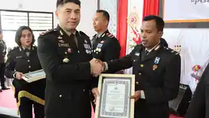 Kapolres-hingga-personel-Polres-Ende-mendapatkan-penghargaan.jpg