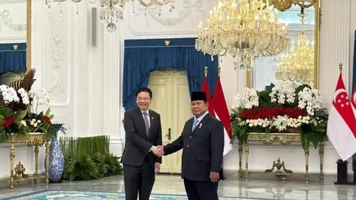 Momen Hangat Prabowo Sambut Kunjungan Perdana PM Singapura Lawrence Wong di Istana