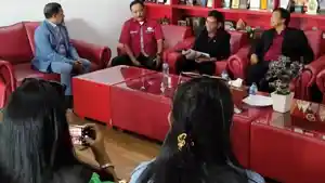 Menteri-Komunikasi-Timor-Leste-dan-rombongan-saat-kunjungan-ke-Gedung-Pers-Bali.jpg