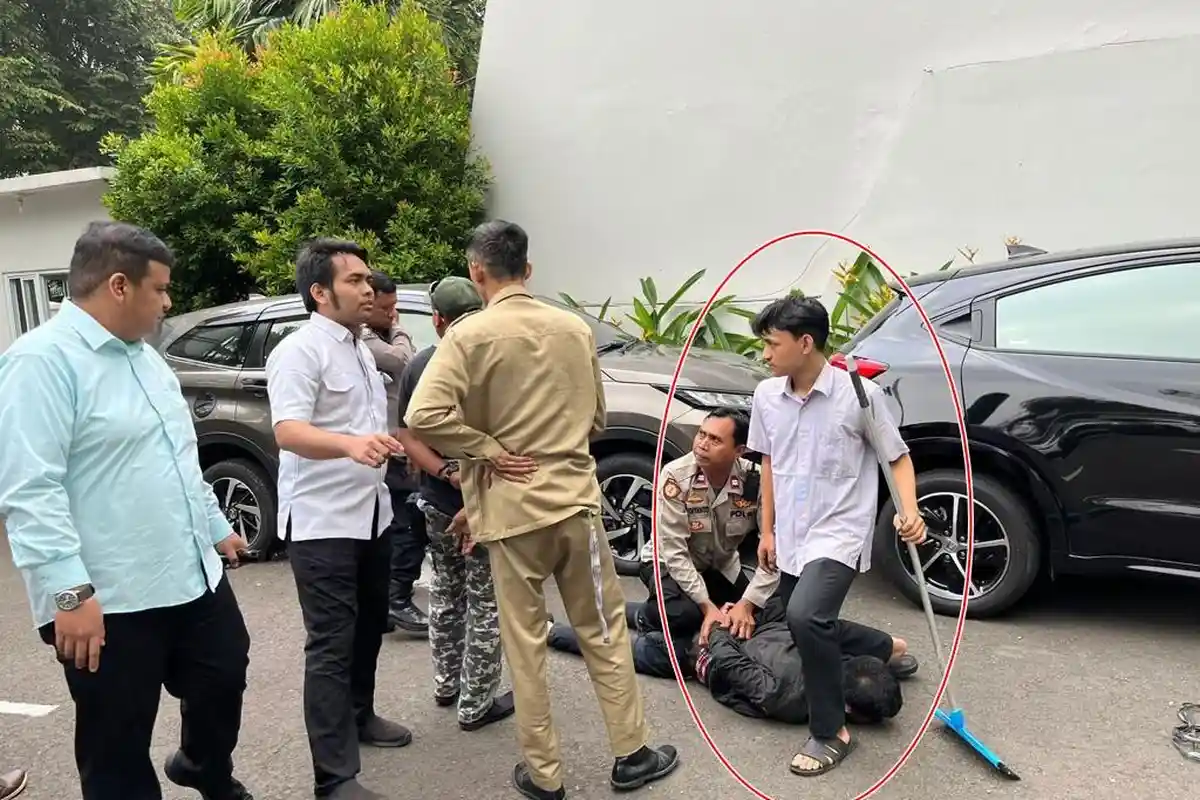Sosok Pria Ikut Ringkus Penembak di Kantor MUI Viral, Disebut Bak Ahli Kungfu Pegang Gagang Wiper