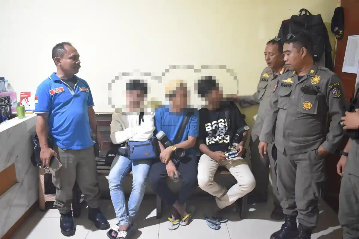 Satpol PP Surabaya Cokok Fotografer yang Suka Klaim 'Wilayah' di Kota Lama