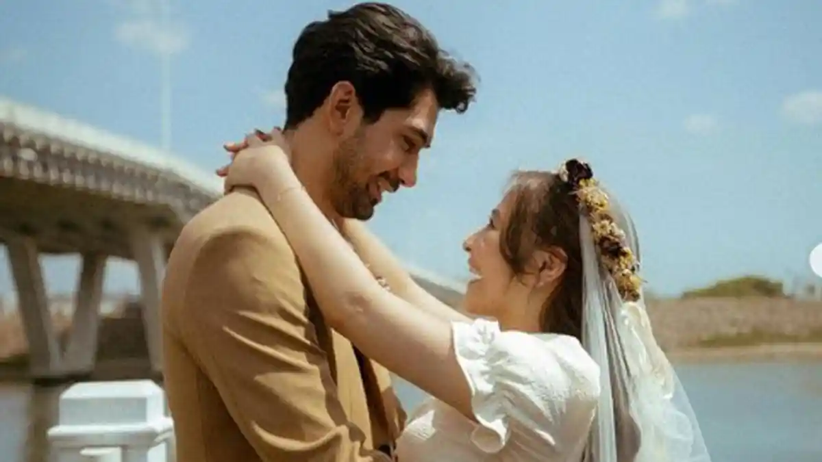 Pose Mesra Prilly Latuconsina dan Reza Rahadian Bak Sedang Prewedding: Serasi Banget!