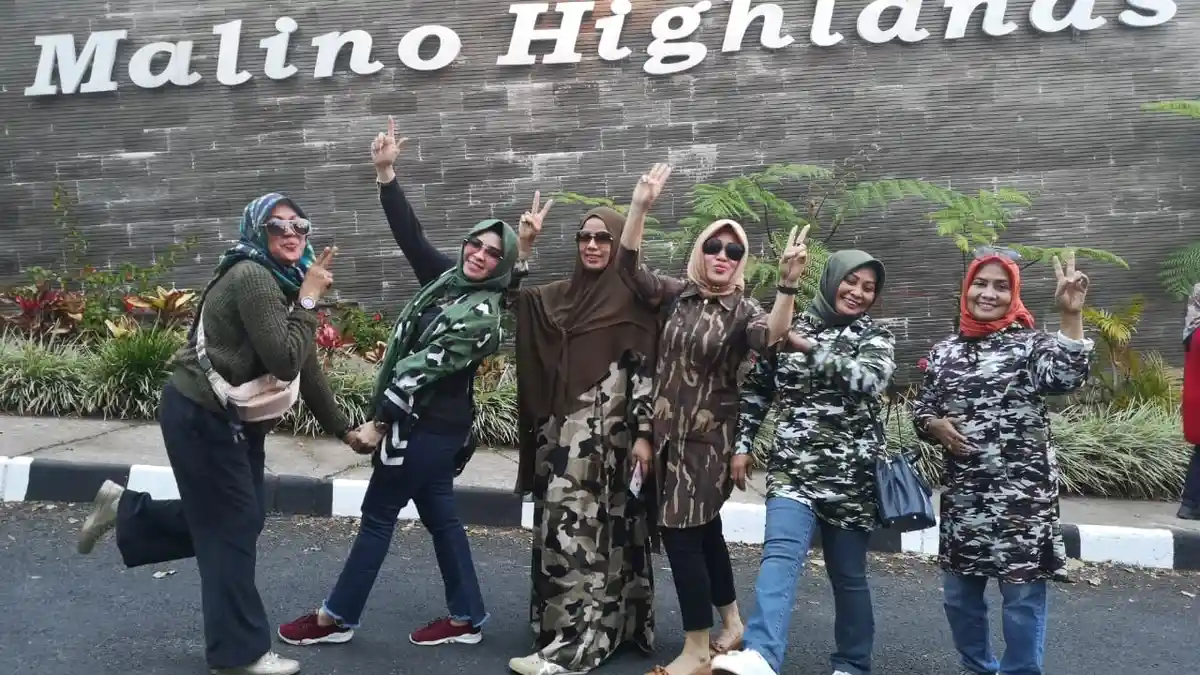 Outing di Malino, Majelis Taklim Mustika Juga Berbagi di Bili-Bili - mt_mustika_aliyah_makassar_20181031_123153.jpg